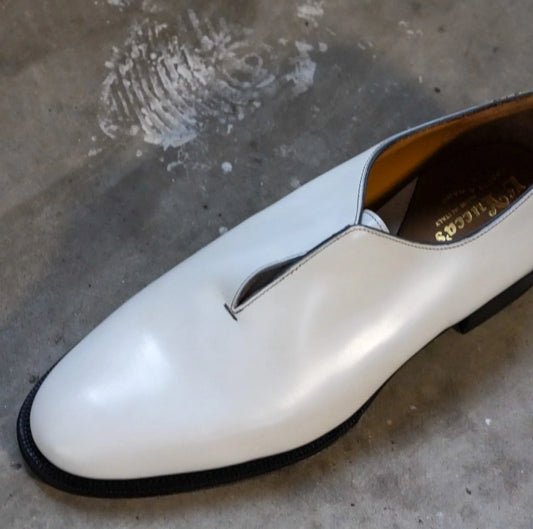 Le Yucca's no shoe lace shoes White