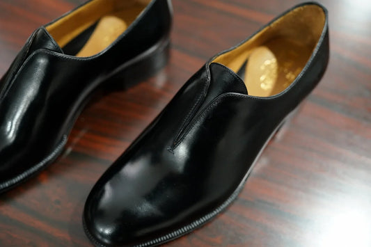 Le Yucca's no shoe lace shoes