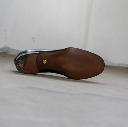 Le Yucca's no shoe lace shoes