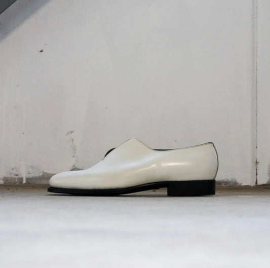 Le Yucca's no shoe lace shoes White